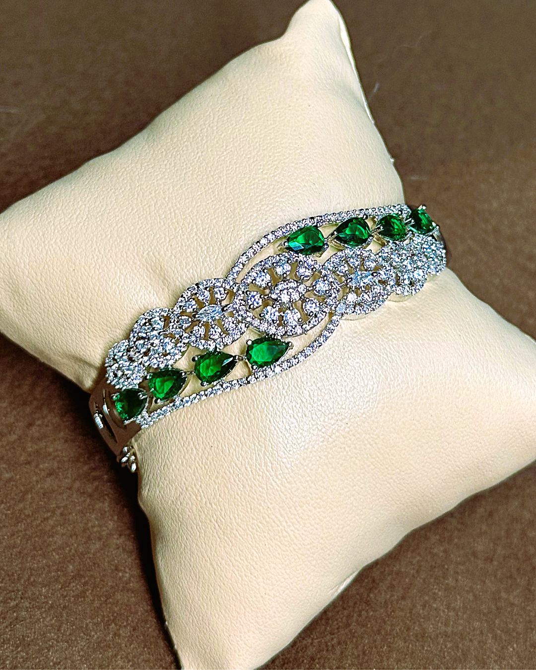 Emerald Hint
