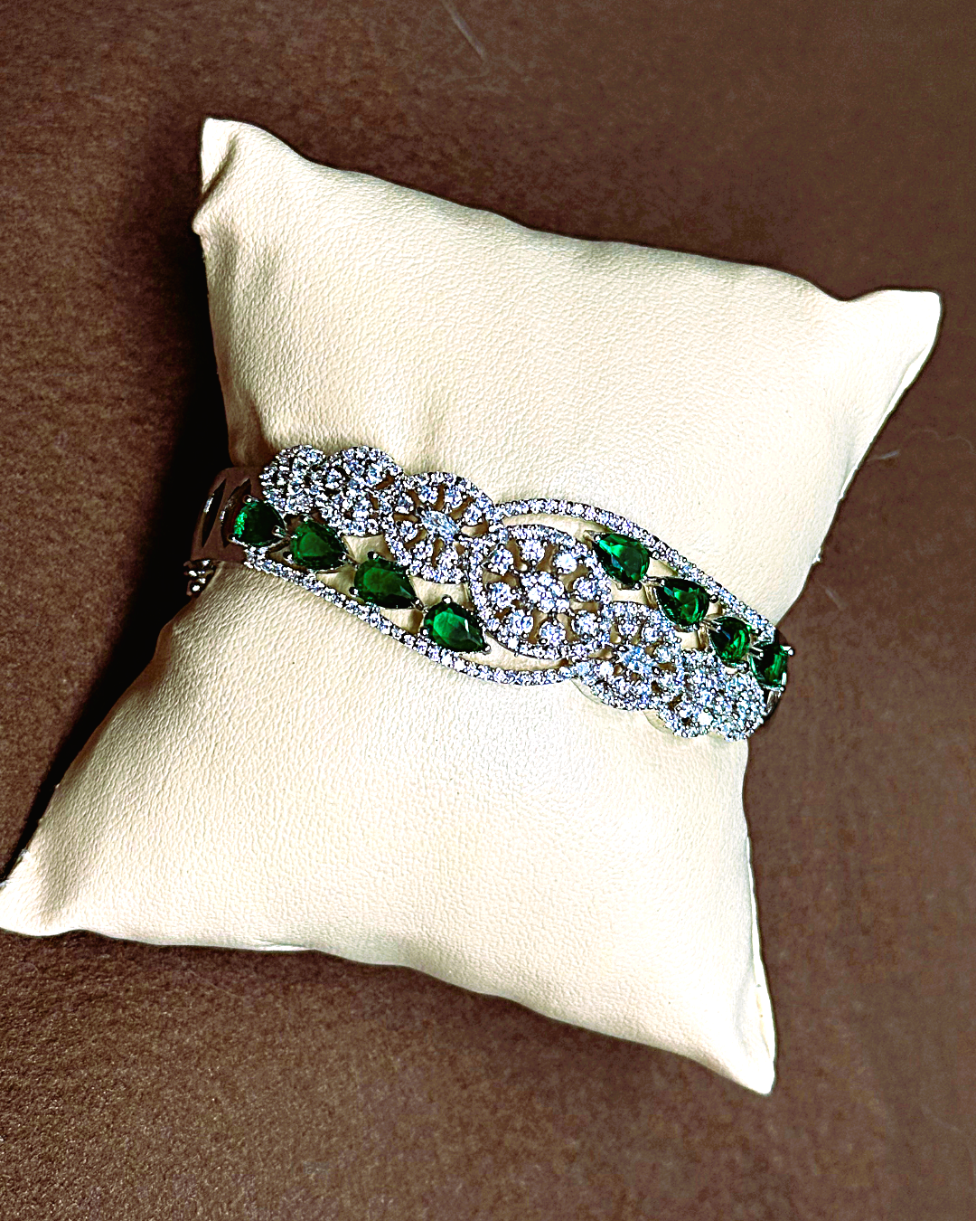 Emerald Hint