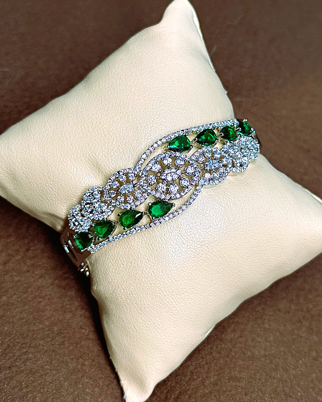 Emerald Hint